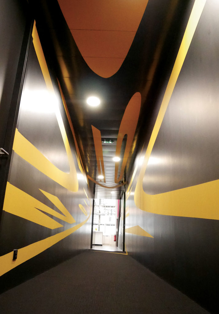 anamorphose Accenture paris 13 peinture graphisme moquette decoration couloir pole innovation