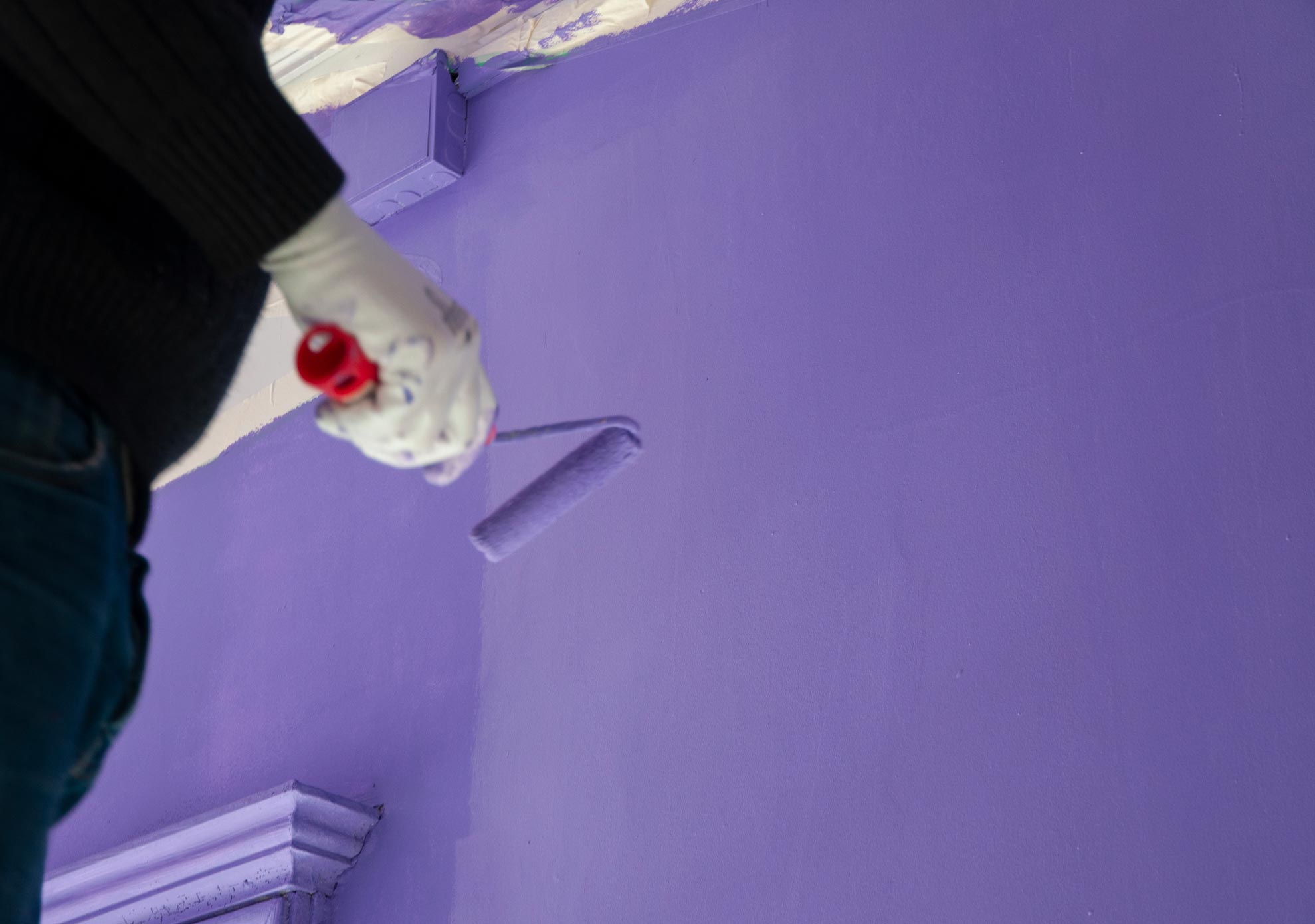 anamorphose décoration intérieure art peinture déco violet typographie reserve pochoir graff